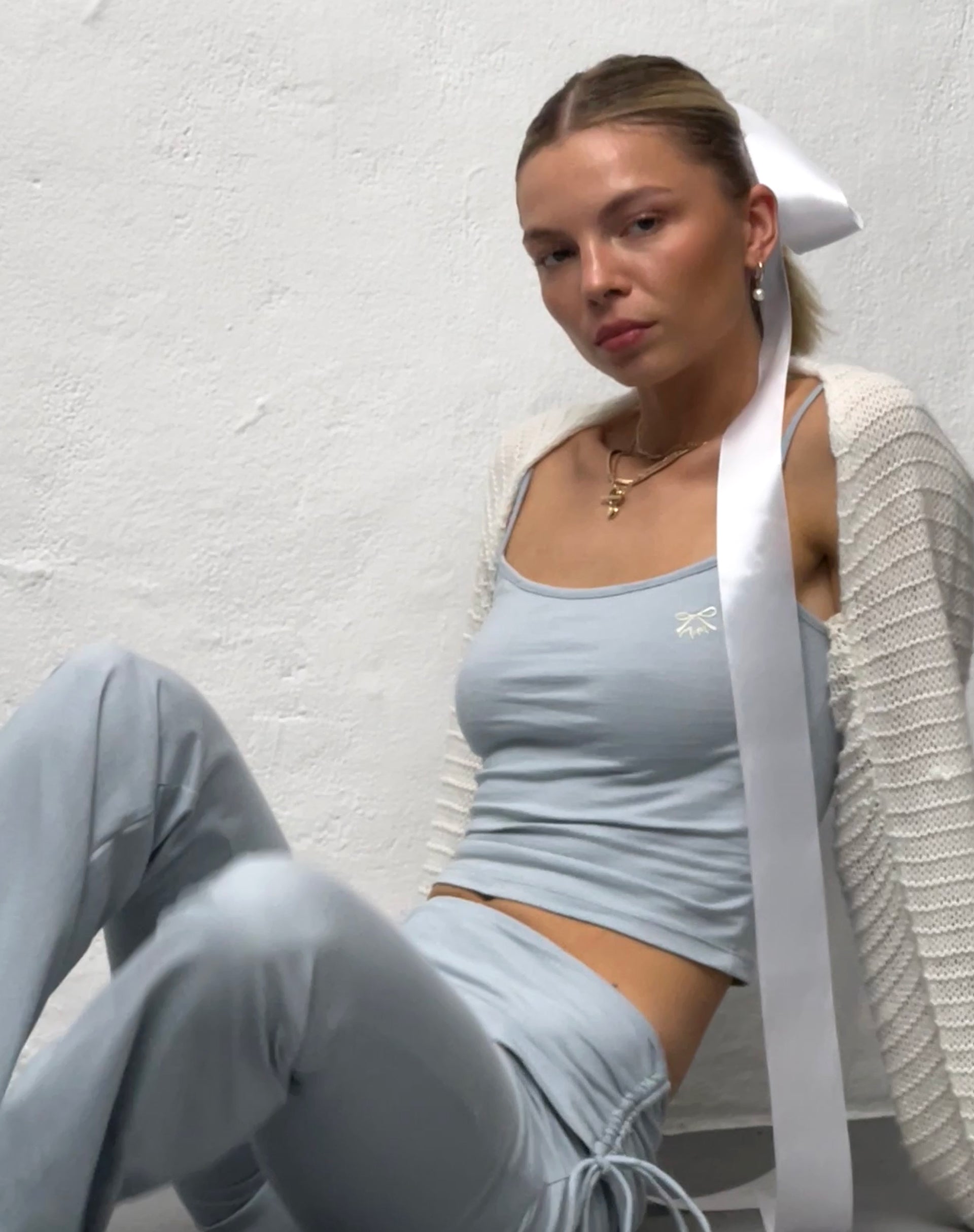 Bild von Solay Vest Top in Babyblau mit Schleife M Stickerei