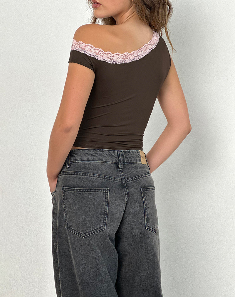 Bild von Soleh One Shoulder Top in Braun Slinky mit rosa Spitze