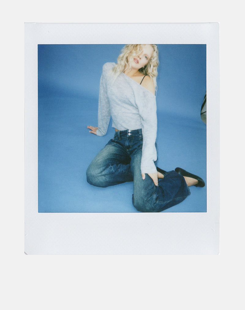 Bild des asymmetrischen Pullovers „Suena” in Grau