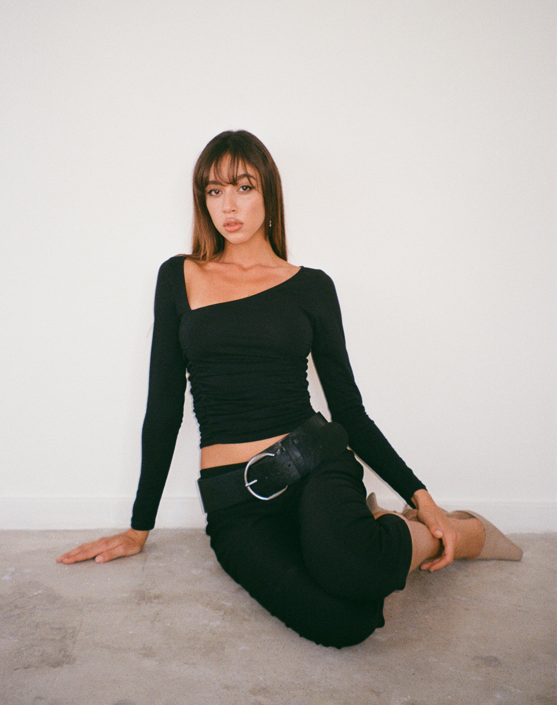 Image of Sunbee Asymmetrisches langärmeliges Top in Schwarz