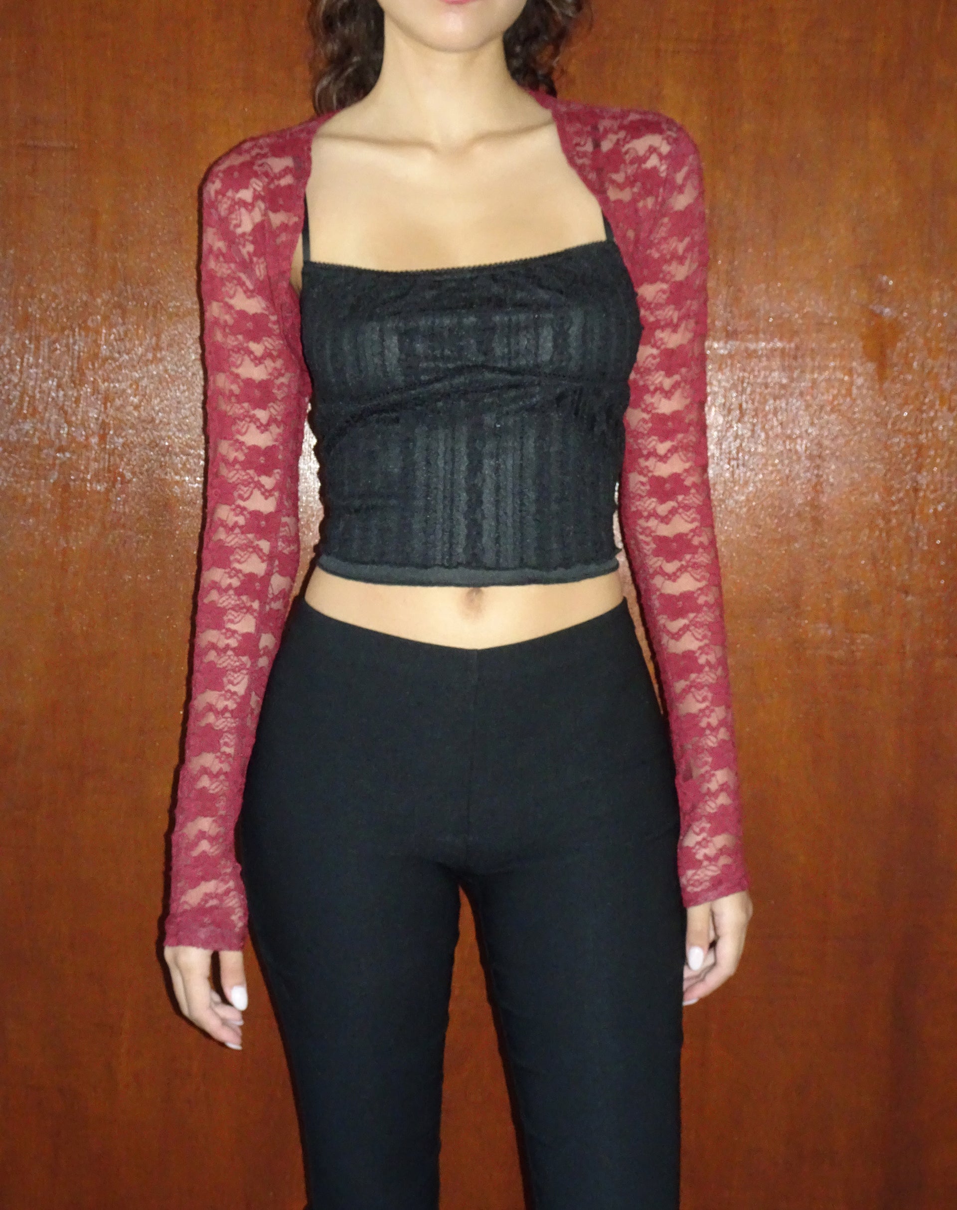 Bild von Suri Lace Shrug in Maroon