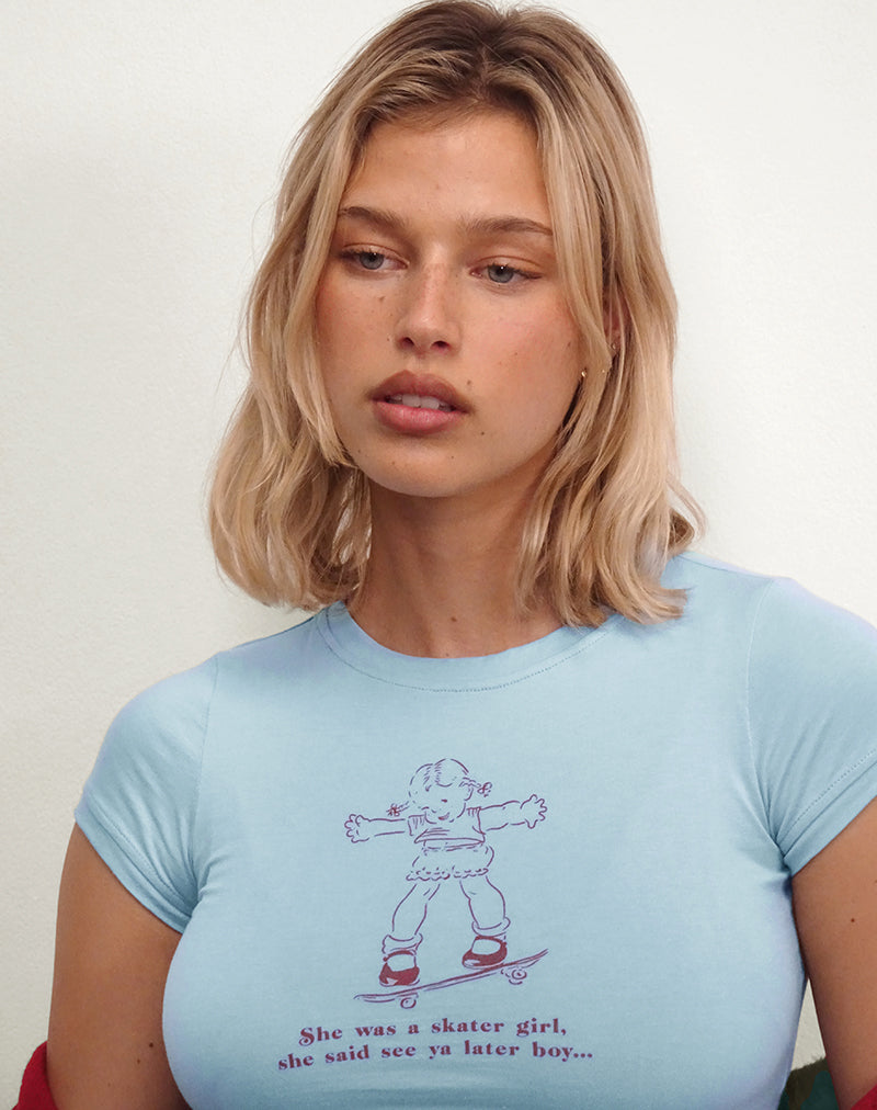 Sutin Baby Tee in Nantucket Blau mit Skater Girl-Motiv