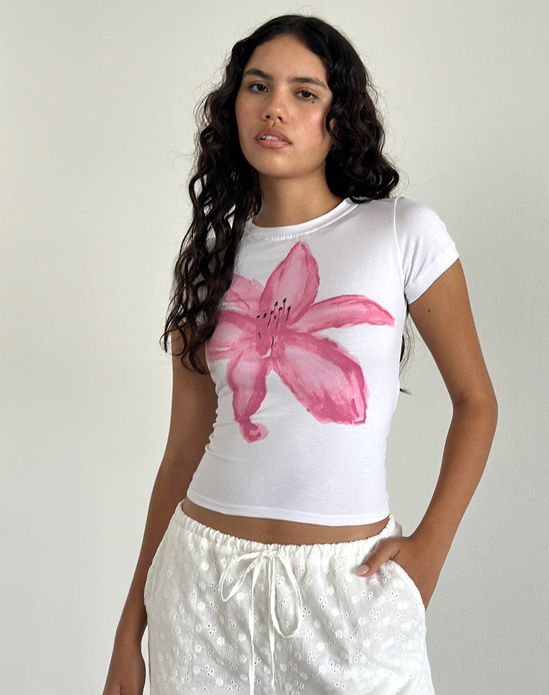 Bild von Sutin Tee in Weiß mit gemalter Blume Rosa