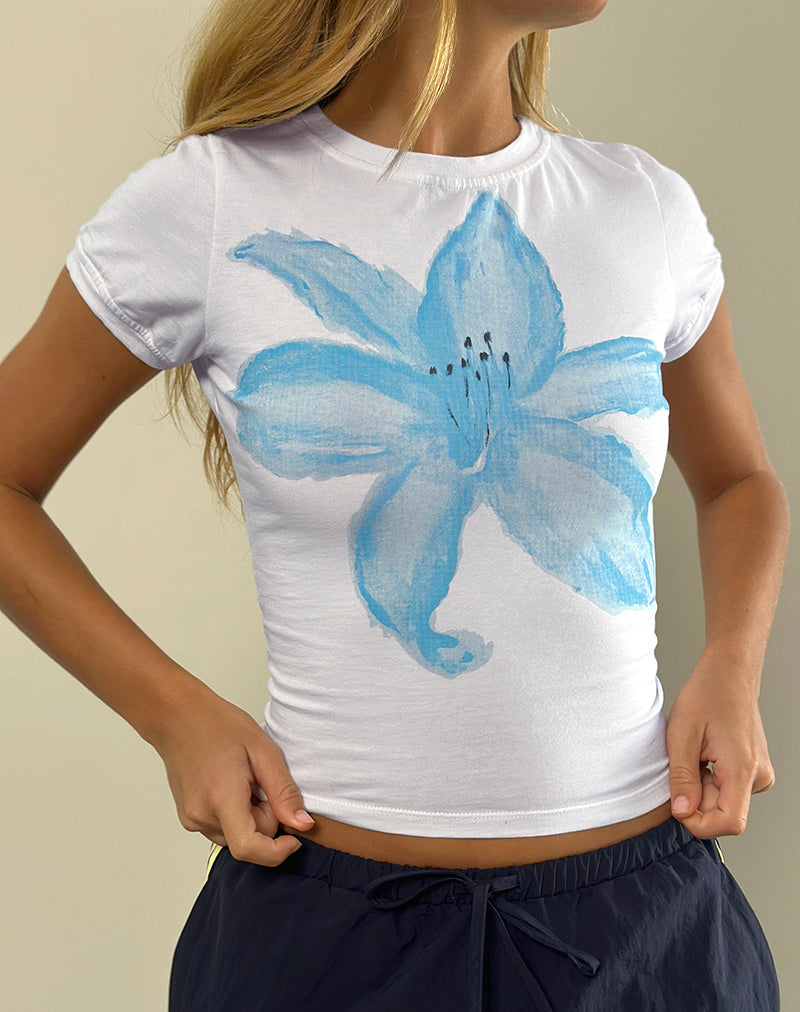 Sutin Tee in Weiß Bemalte Blume Blau