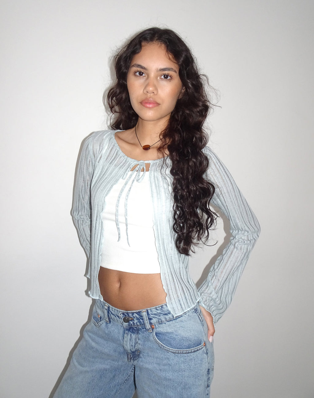 Tabitha Strickjacke mit Krawatte in Puderblau