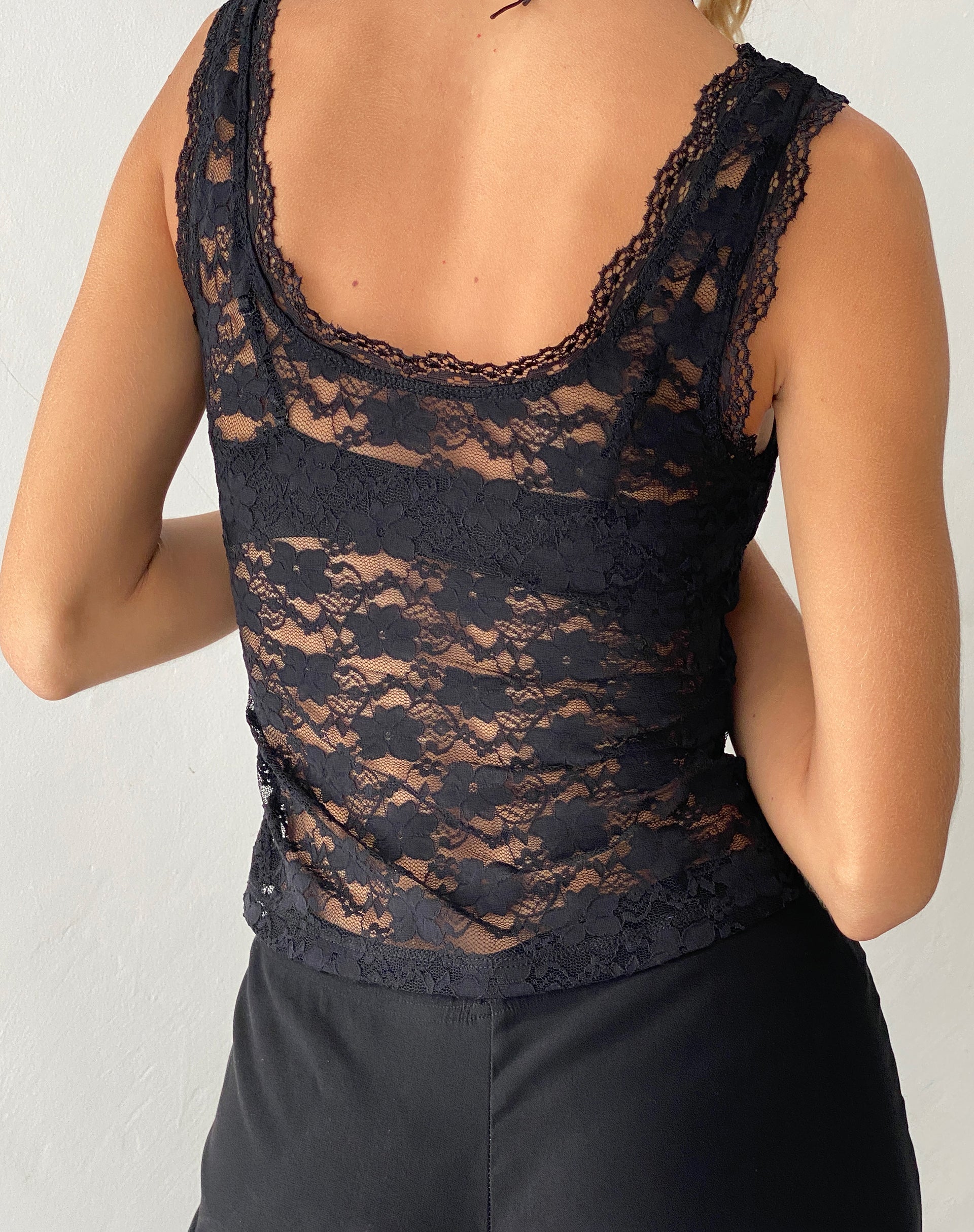 Bild von Tahoa Lace Vest in Schwarz