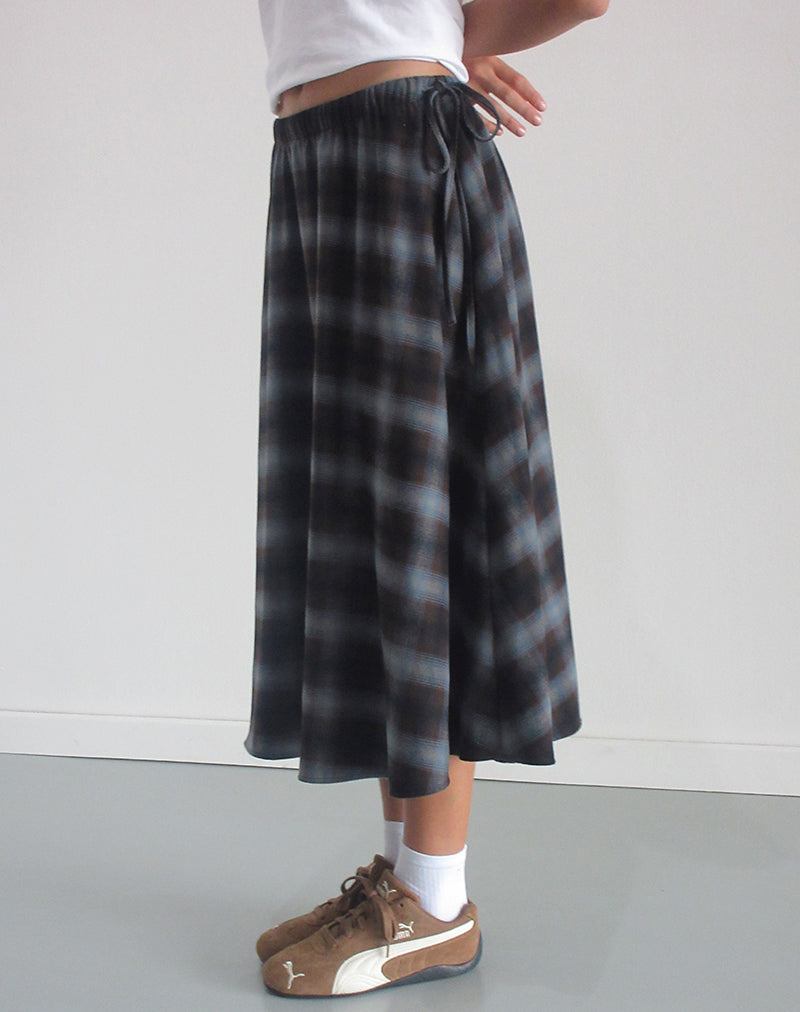 Bild von Taka Midirock in blauem und braunem Karo