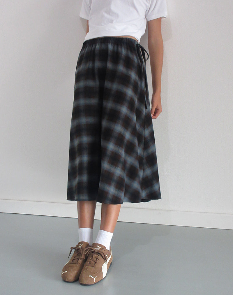 Bild von Taka Midirock in blauem und braunem Karo