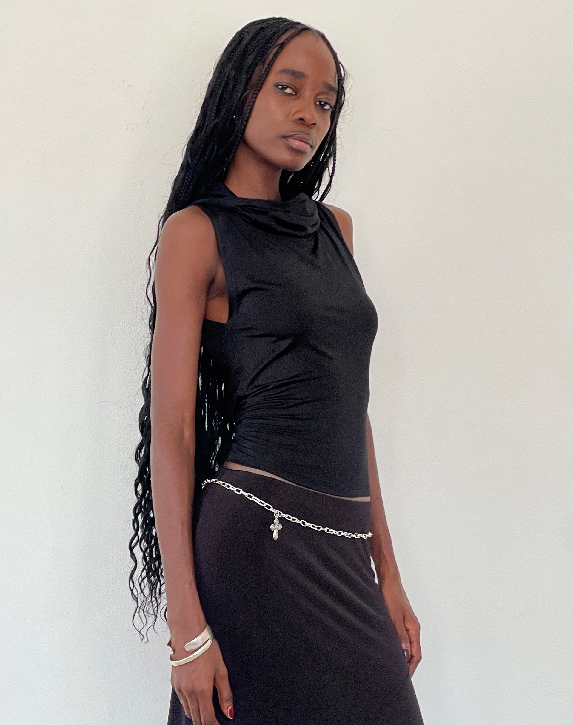 Image of Tapia Kapuzen-Tank-Top in Schwarz Slinky