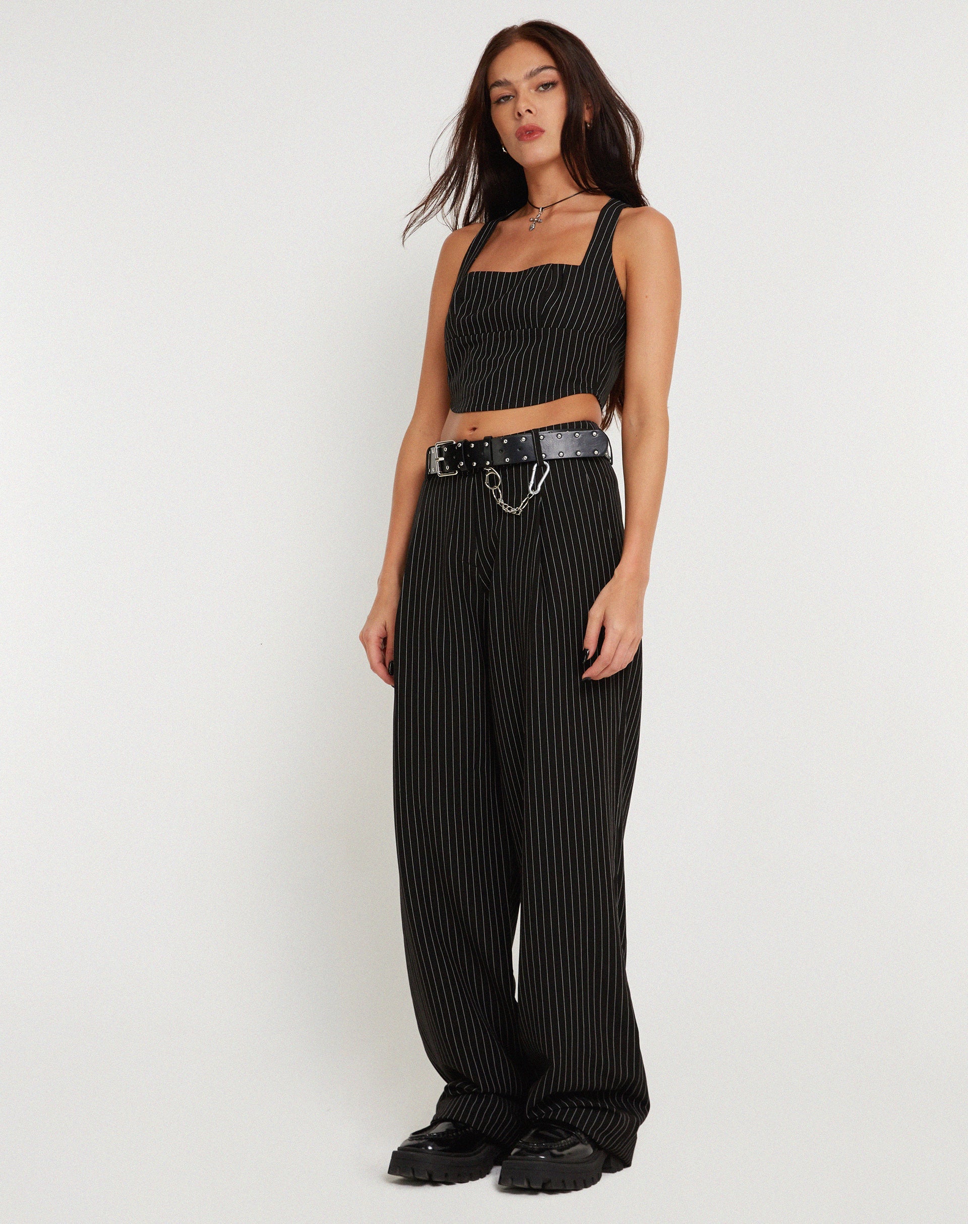 Image of Saskira Hose mit weitem Bein in Nadelstreifen Schwarz