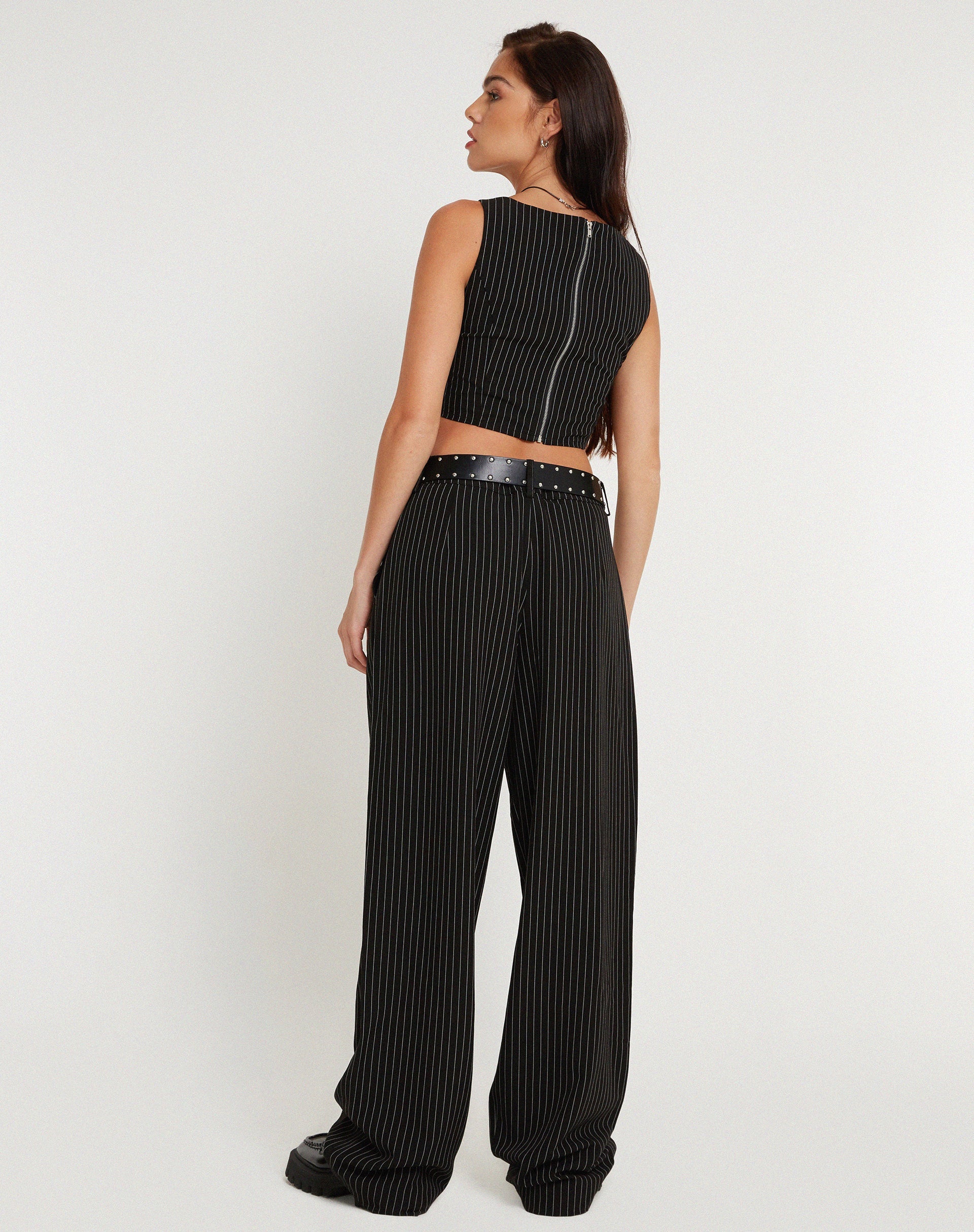 Image of Saskira Hose mit weitem Bein in Nadelstreifen Schwarz