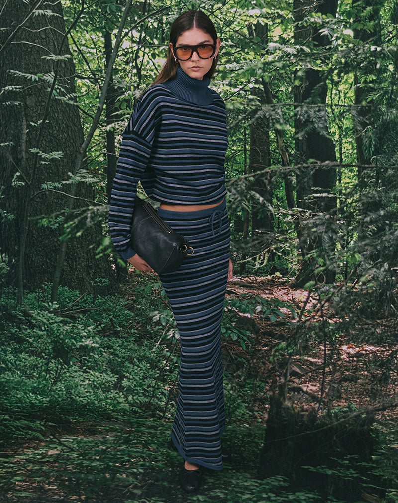 Bild des Tarmina Maxi-Rocks aus gestreiftem Strick in Blau und Grau