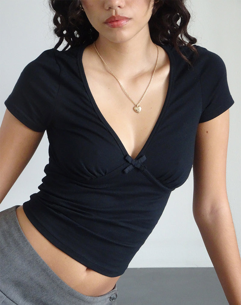 Tasina Top in Schwarz mit schwarzer Bindung