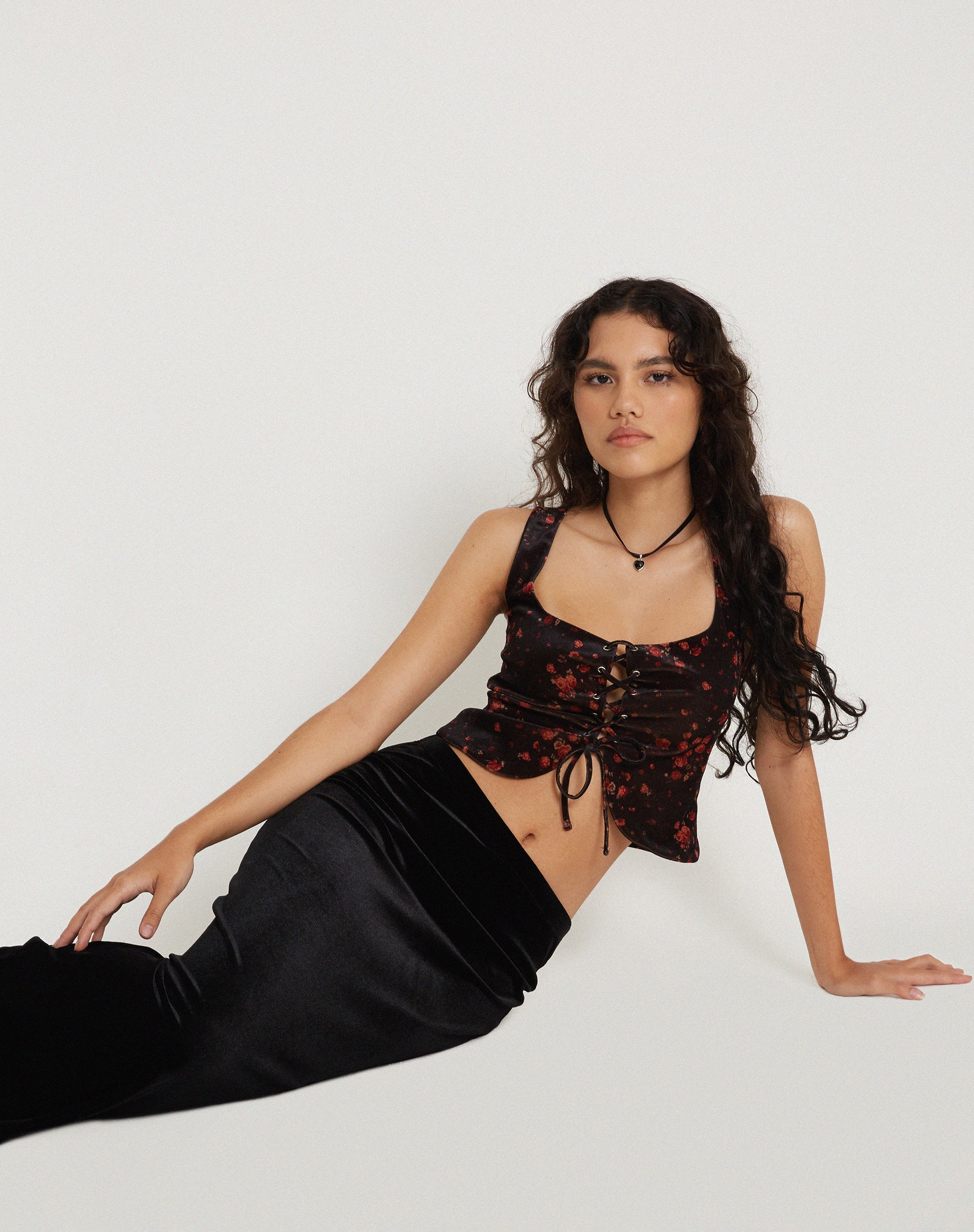 Bild von Taula Cropped Corsage Top in Rose Cluster Velvet