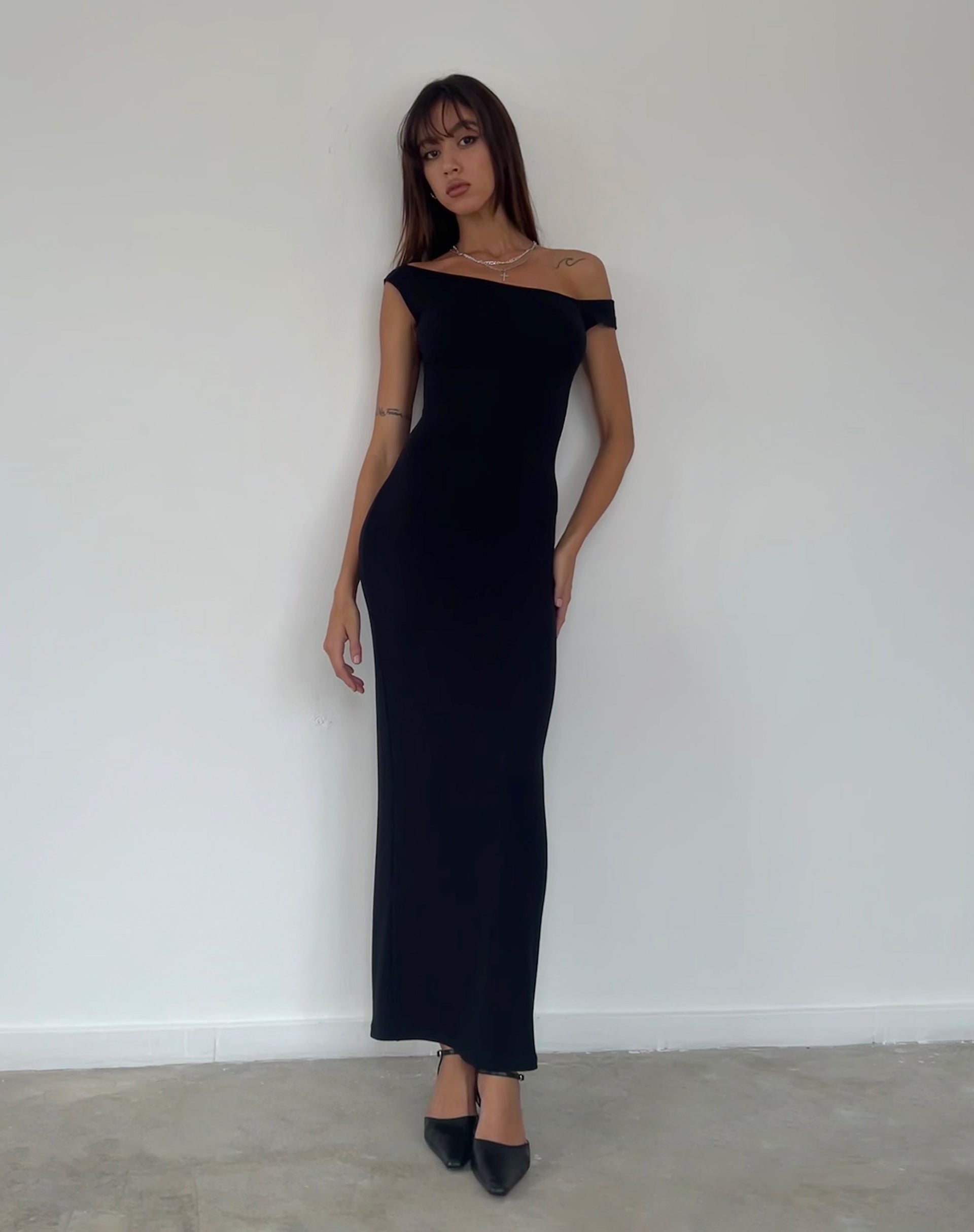 Bild von Tehyun Maxikleid in Rippe Schwarz