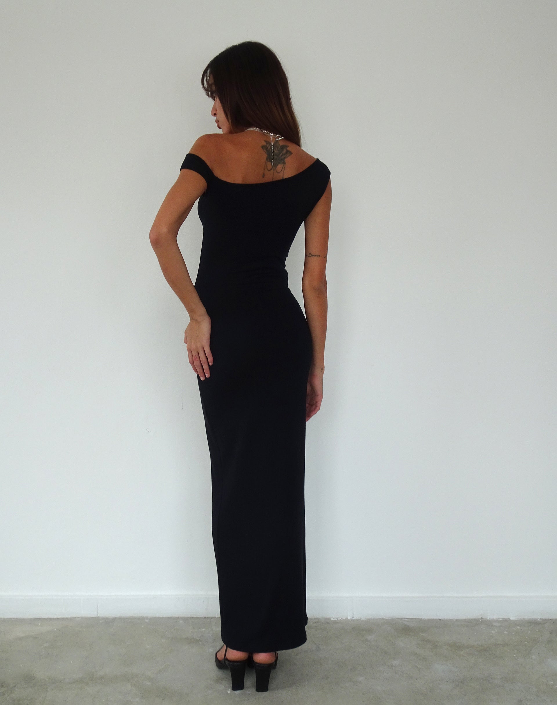 Bild von Tehyun Maxikleid in Rippe Schwarz