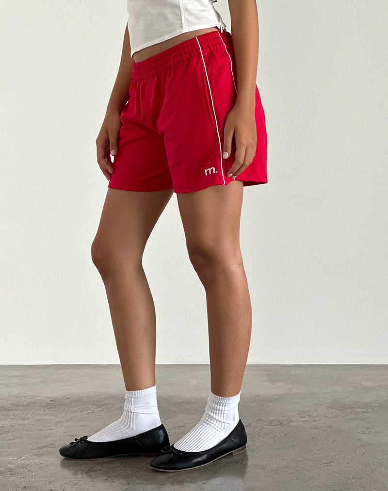 Thera Shorts in Tango Rot mit weißem Paspel und M-Emblem