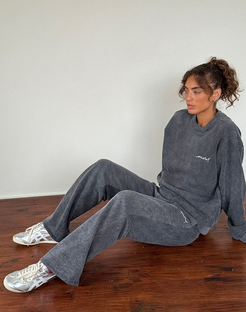 Image of Tillie Pullover in schwarzer Waschung mit weißer 'MOTEL'-Stickerei