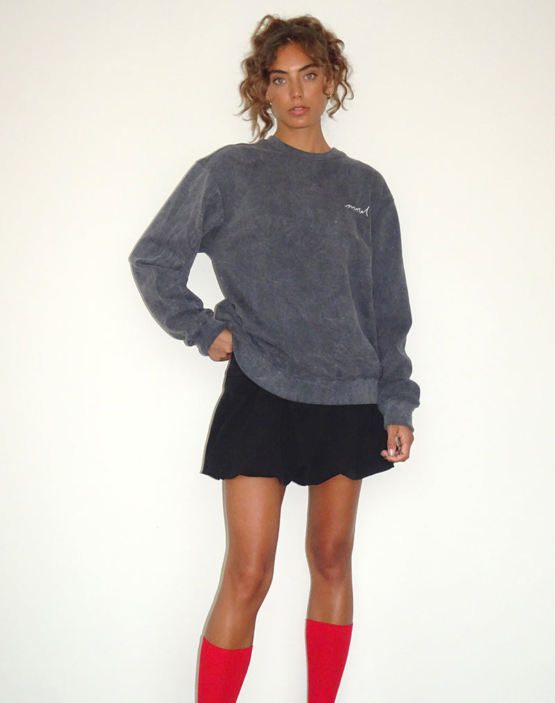 Tillie Pullover in schwarzer Waschung mit weißer 'MOTEL'-Stickerei