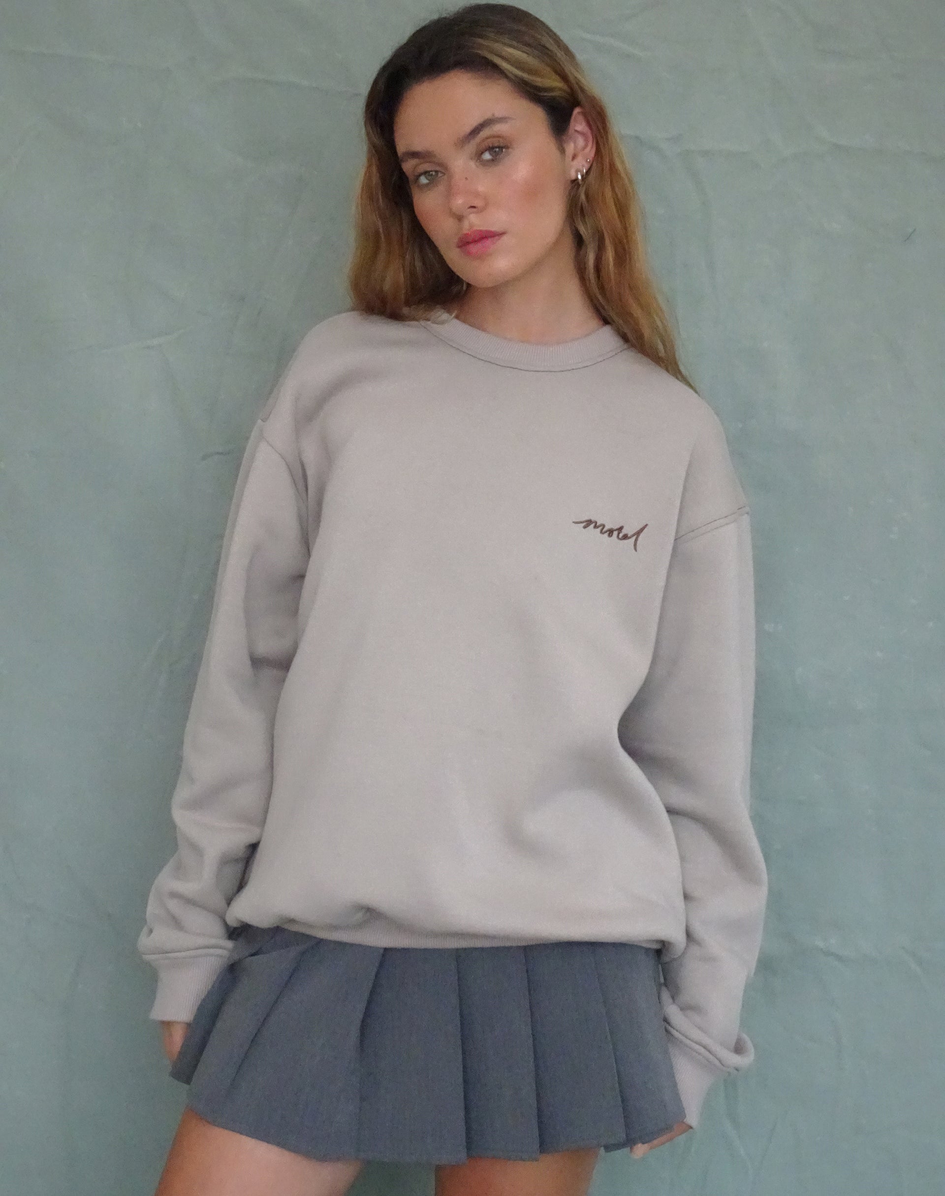 Image of Tillie Sweatshirt in Pilz mit brauner Motel-Stickerei