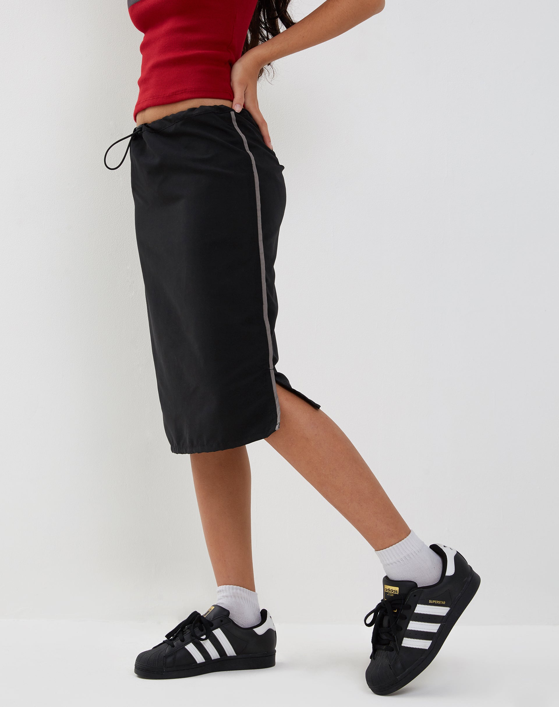 Bild von Ashlyn Cargo Midirock in Schwarz mit weißen Streifen