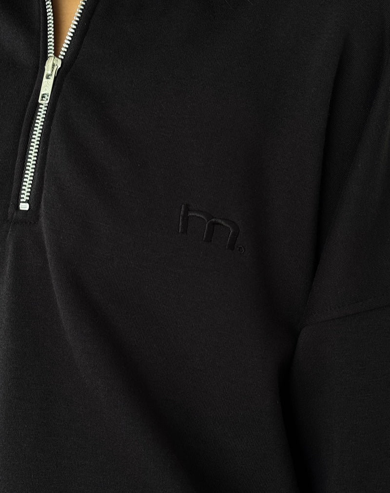 Image of Tirma Pullover mit hohem Halsausschnitt in Tonal Schwarz mit M-Stickerei