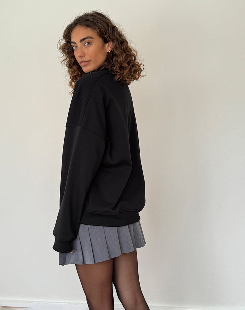 Image of Tirma Pullover mit hohem Halsausschnitt in Tonal Schwarz mit M-Stickerei