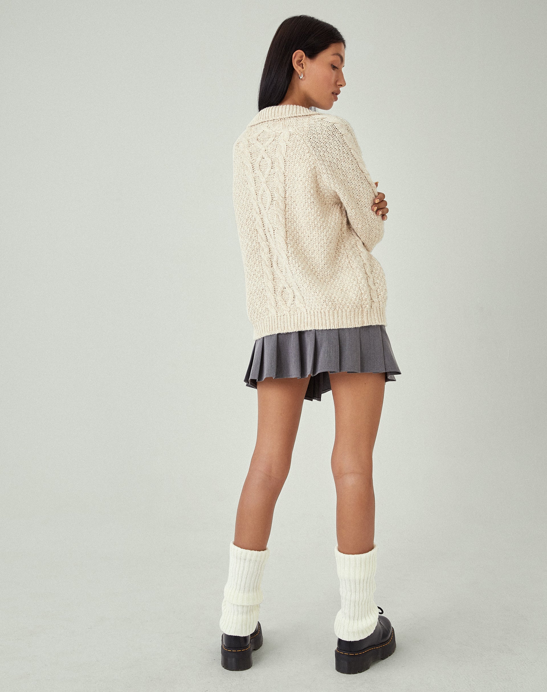Bild von MOTEL X JACQUIE Triny Strickjacke in Kabelstrick Hafermehl