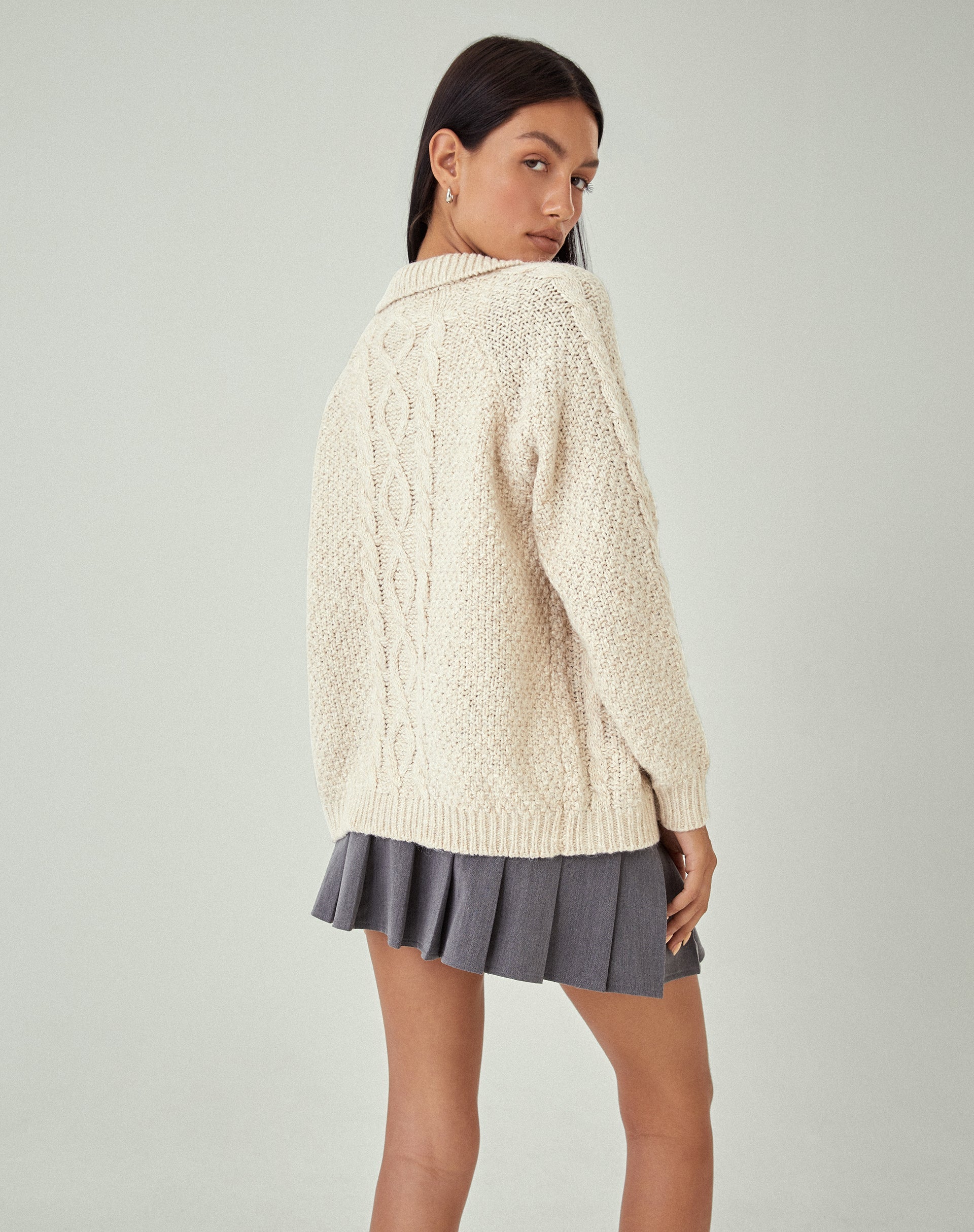 Bild von MOTEL X JACQUIE Triny Strickjacke in Kabelstrick Hafermehl