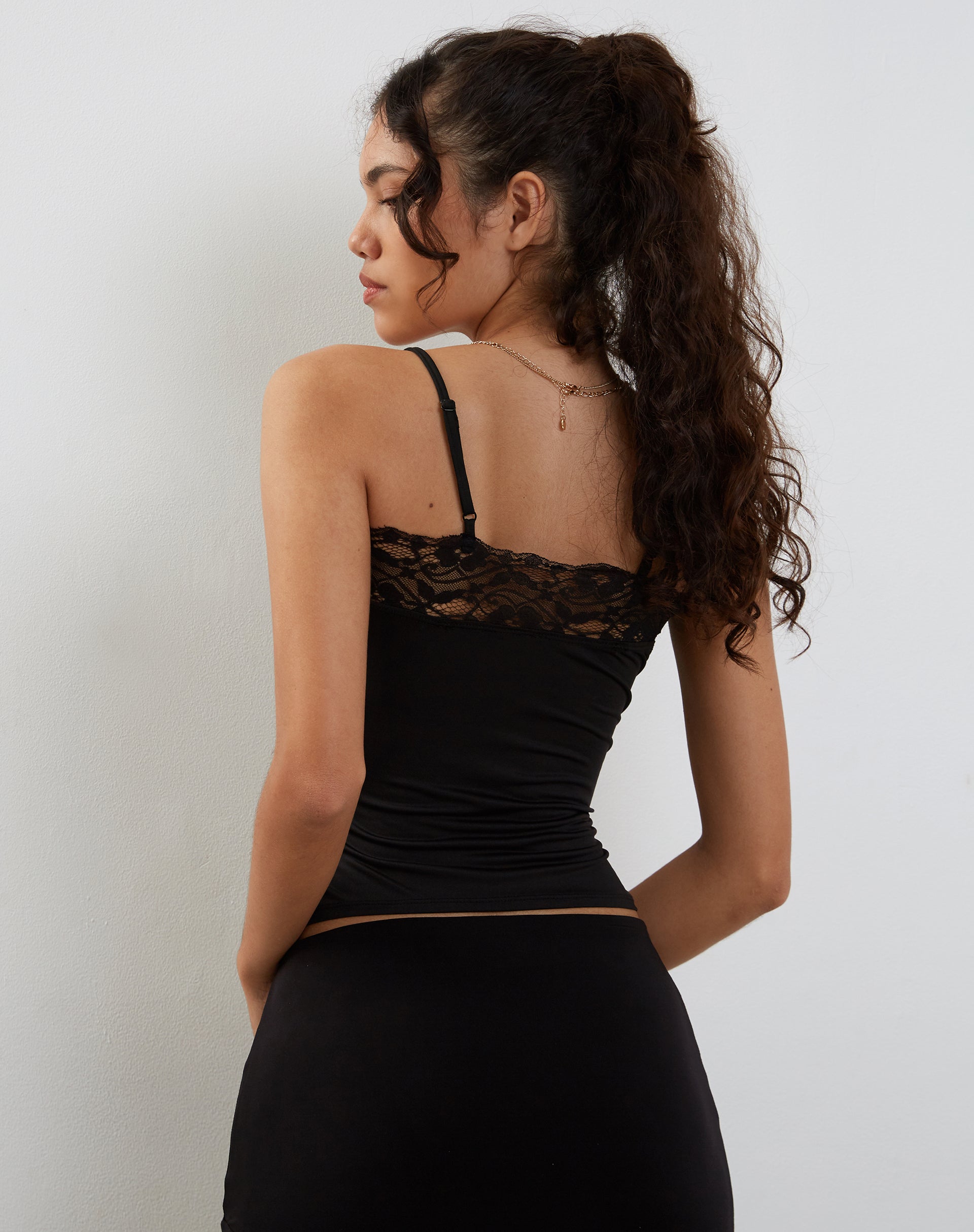 Bild von Tucci Vest Top in Slinky Lace Schwarz