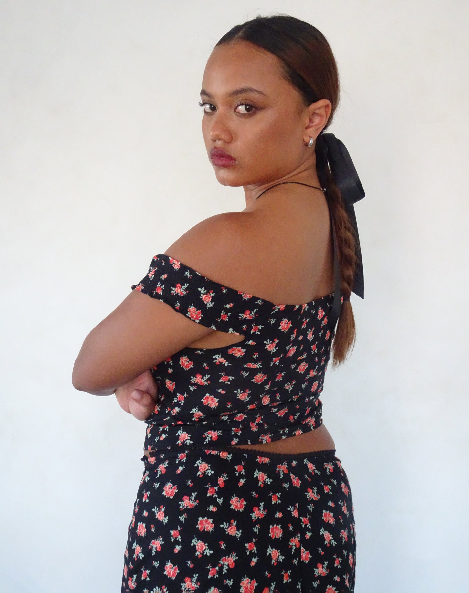 Image of Uhuy Bardot Crop Top in fließendem Rosa Schwarz