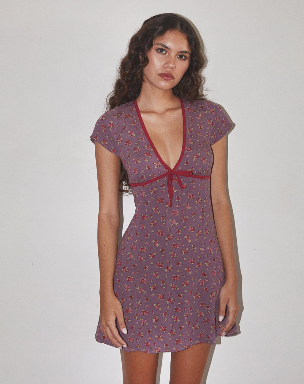 Vaiso Minikleid in fließendem Rose Deep Purple