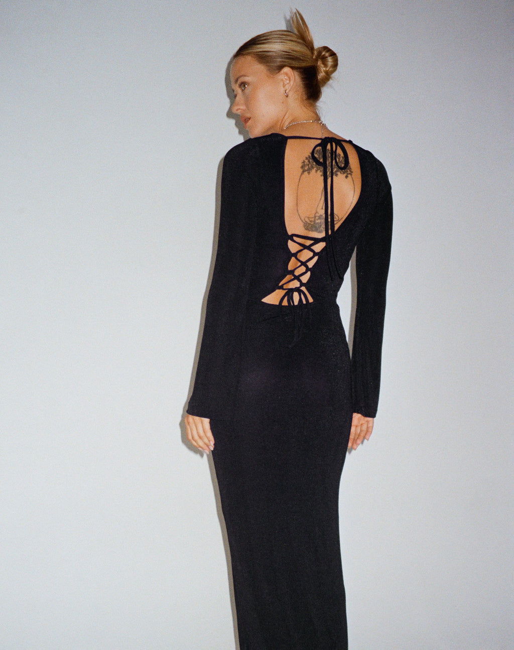 Varna Langärmeliges Maxikleid in Schwarz