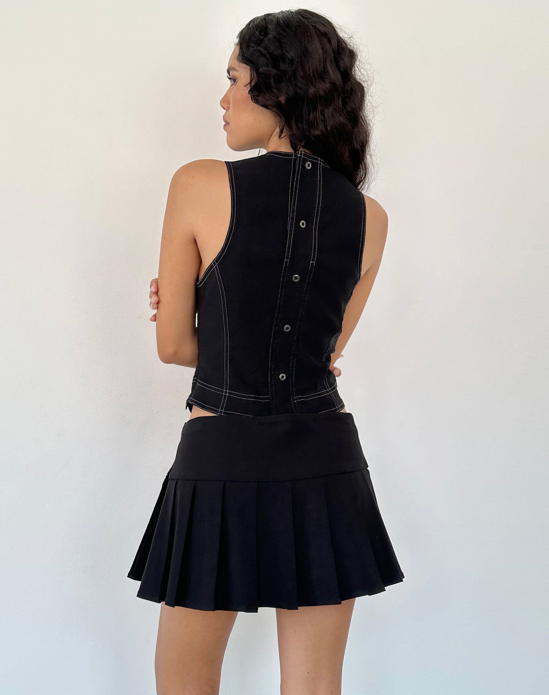 Bild von Verbena Lace Panel Top in Schwarz Tailoring