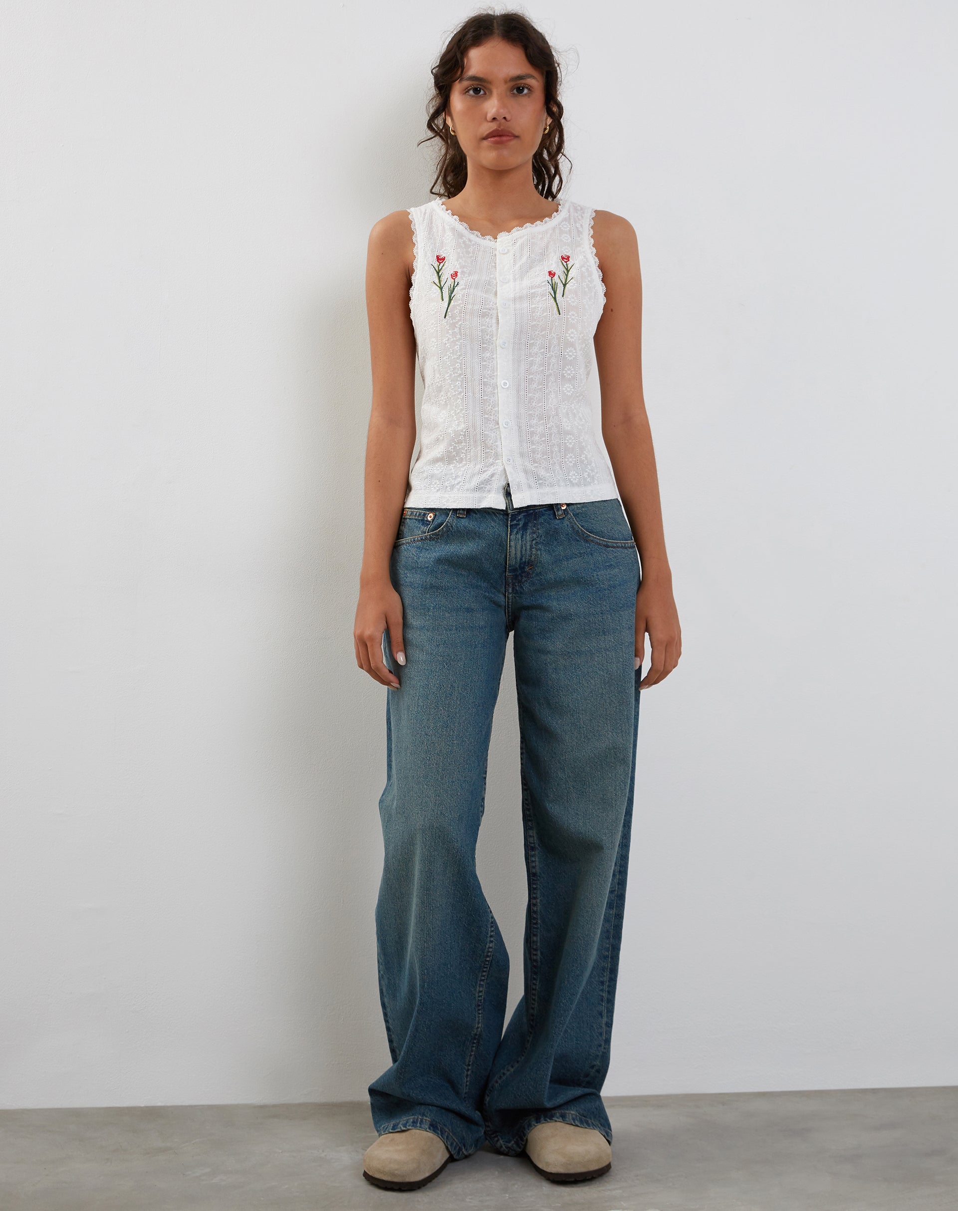Image of Vezia broderie Ärmelloses Top in Weiß mit Rosenstickerei