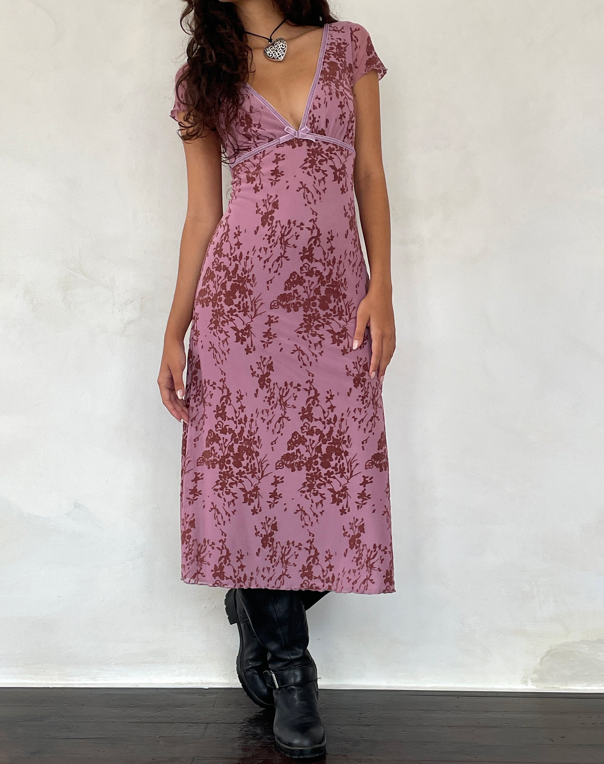Bild von Vilinia Midikleid in abstraktem botanischem Mauve