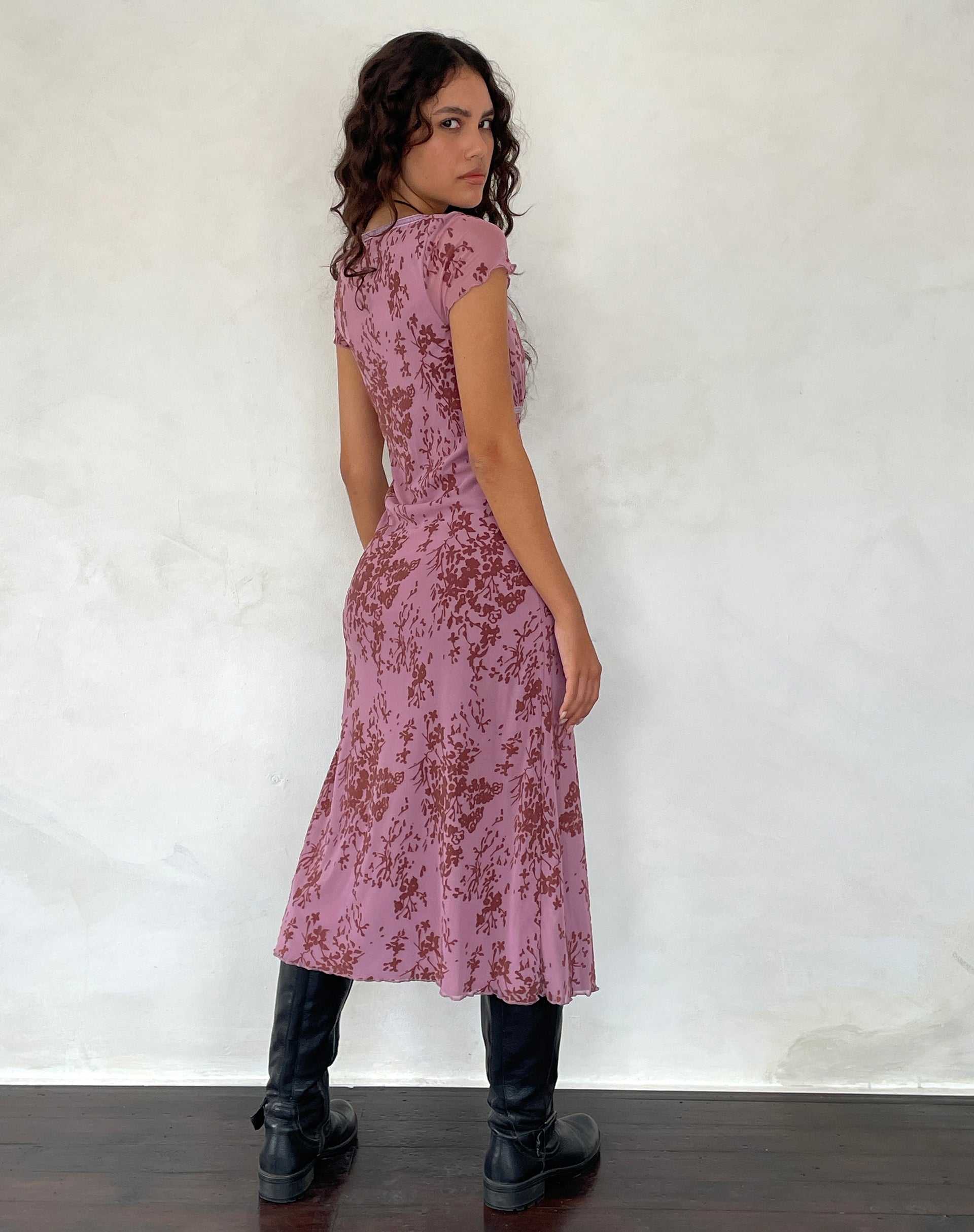 Bild von Vilinia Midikleid in abstraktem botanischem Mauve