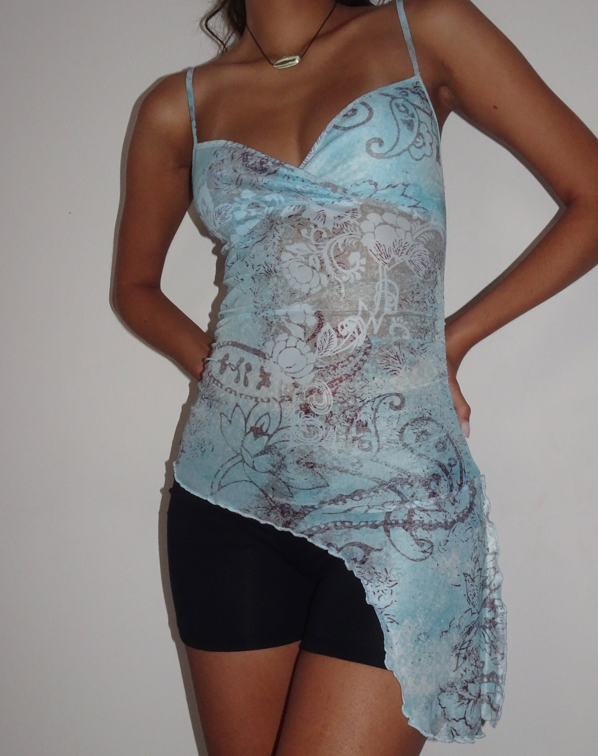 Bild von Warica Asymmetrisches Cami Top in Blau Paisley Abstrakt Rustikal