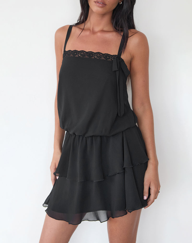 Wasinah Minikleid aus schwarzem Chiffon mit Spitzenbesatz