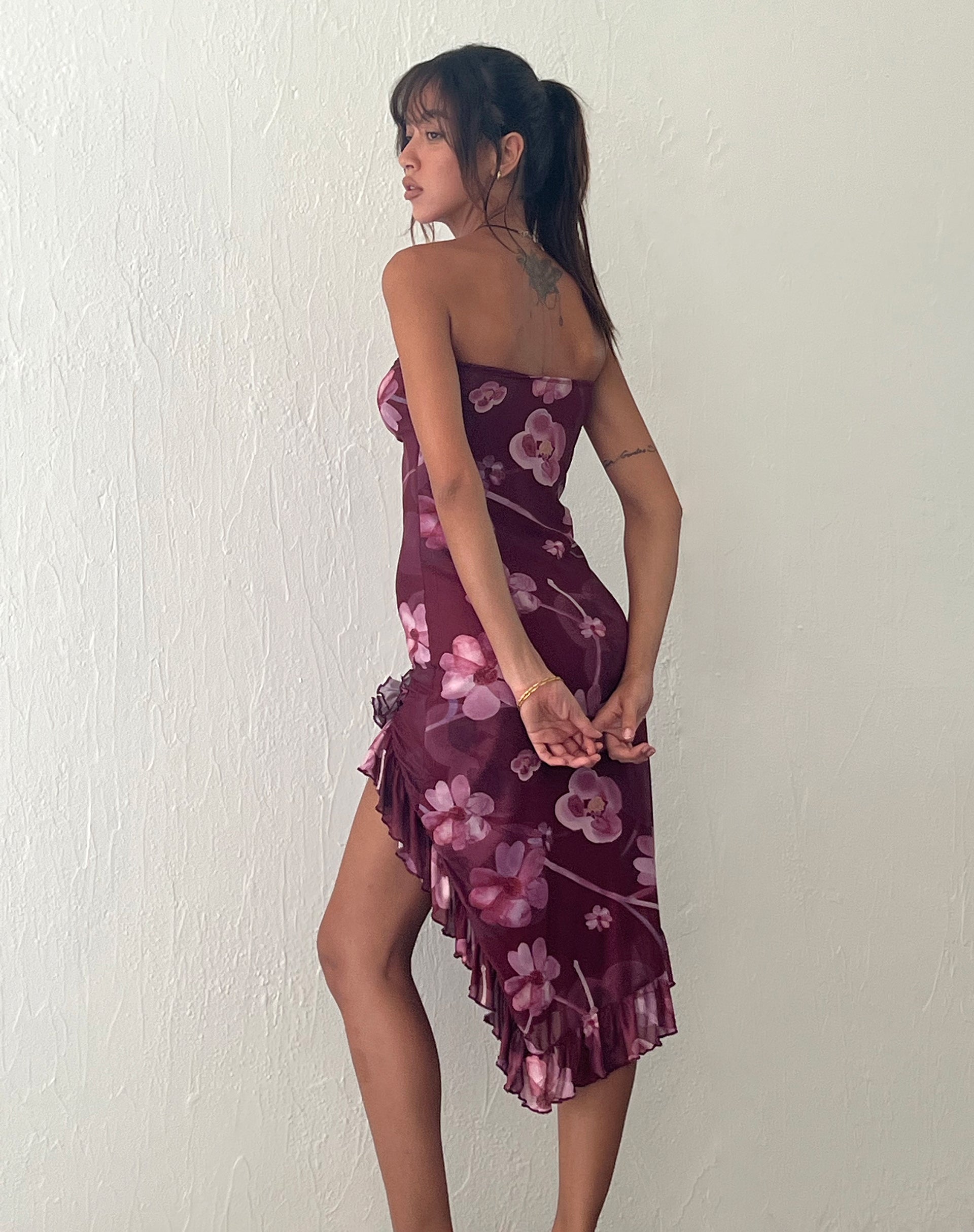 Image of Weti Bandeau-Minikleid mit Wasserfall-Saum in Watercolour Floral Berry