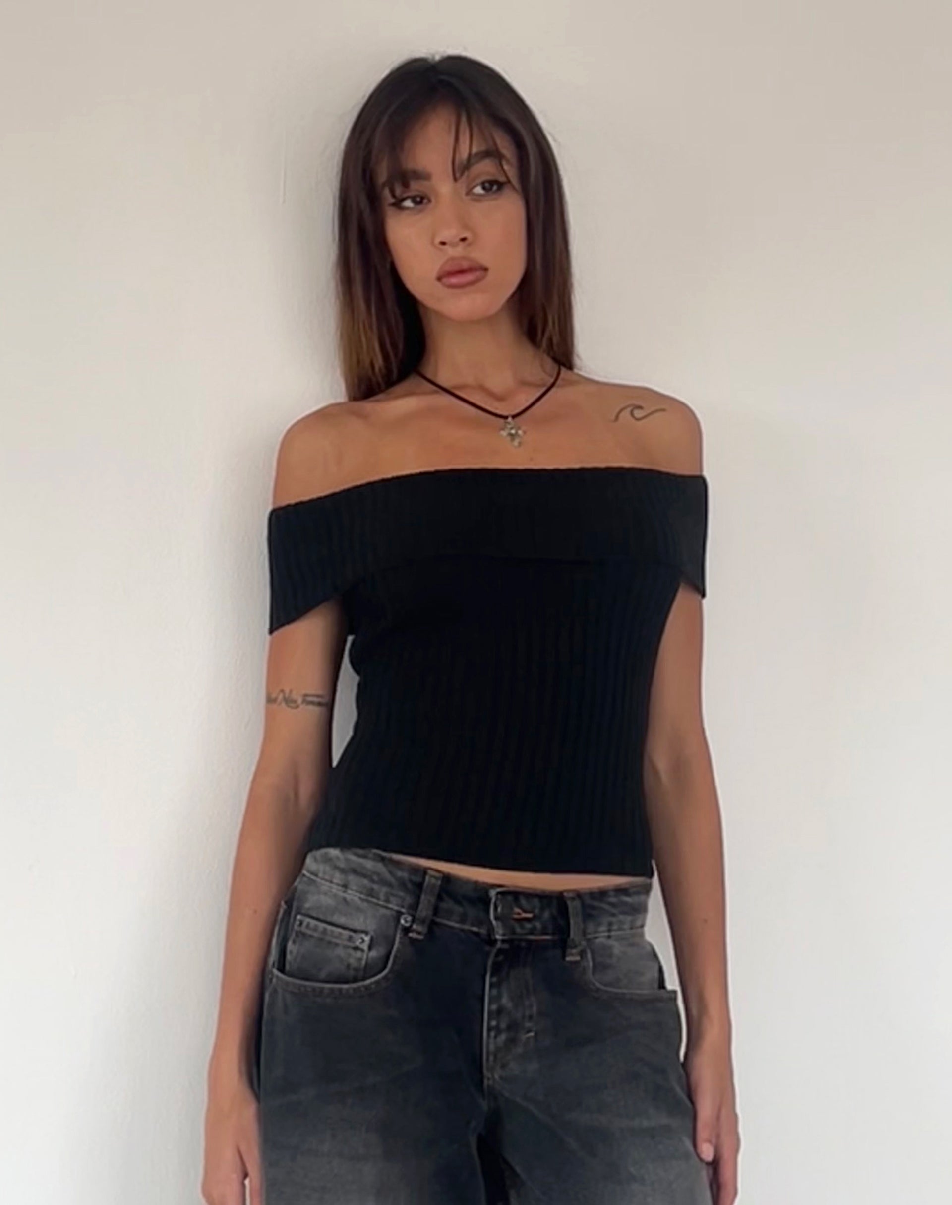 Image of Wilda Bardot Bow Back Top in Knit Schwarz