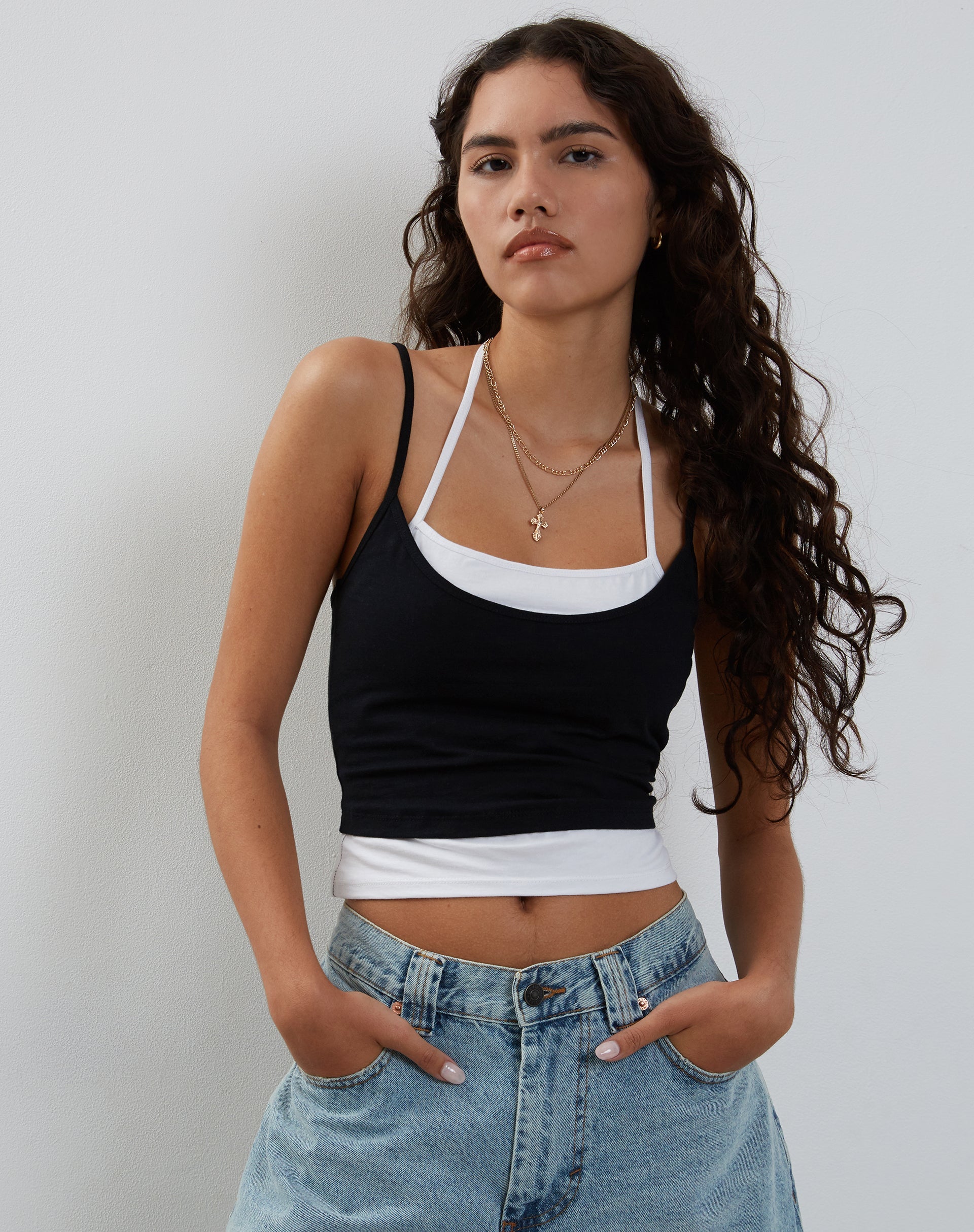 Image of Willia Two Toned Vest Top in Schwarz und Weiß
