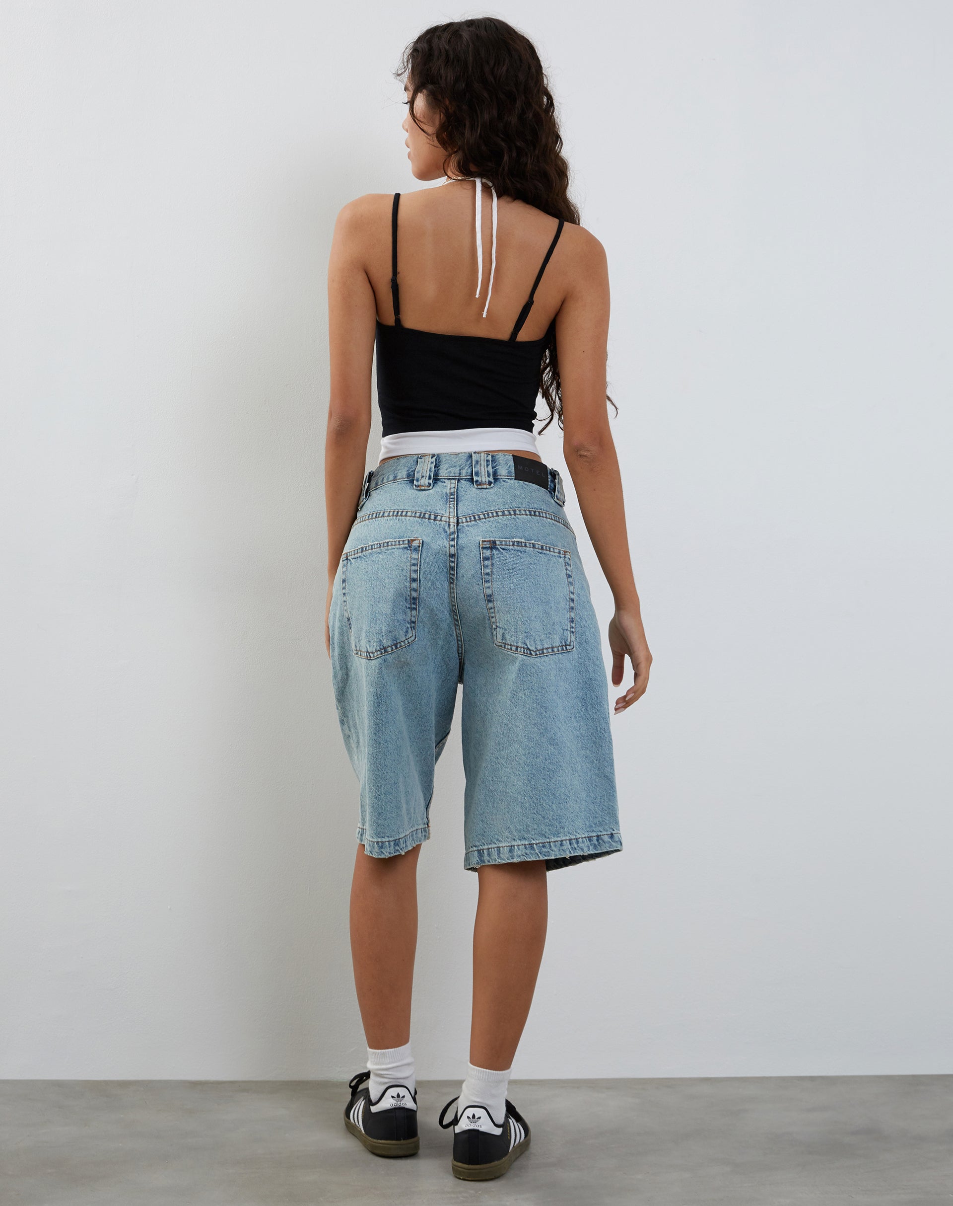 Image of Willia Two Toned Vest Top in Schwarz und Weiß