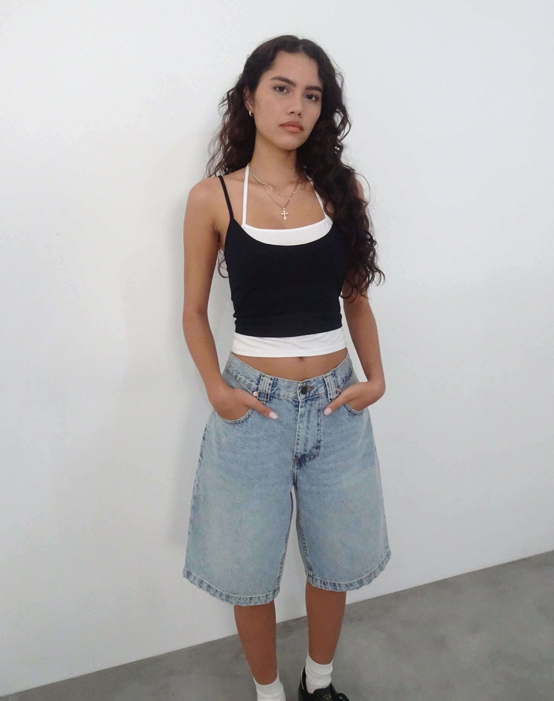 Image of Willia Two Toned Vest Top in Schwarz und Weiß