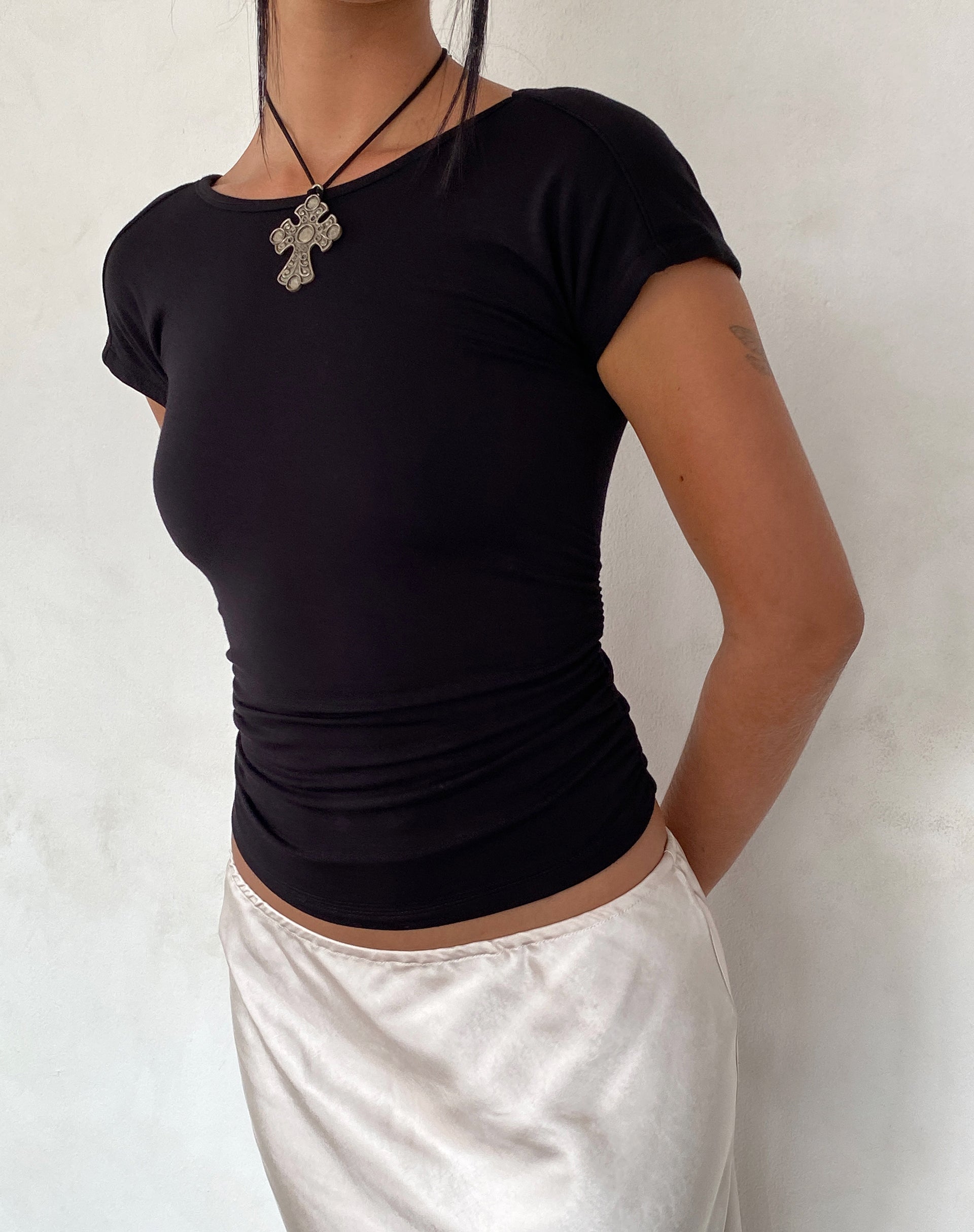 Image of Xareni Gerafftes rückenfreies Top in Schwarz