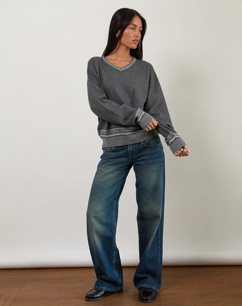 Bild von Yarnia Slouchy V Hals Pullover in Charcoal