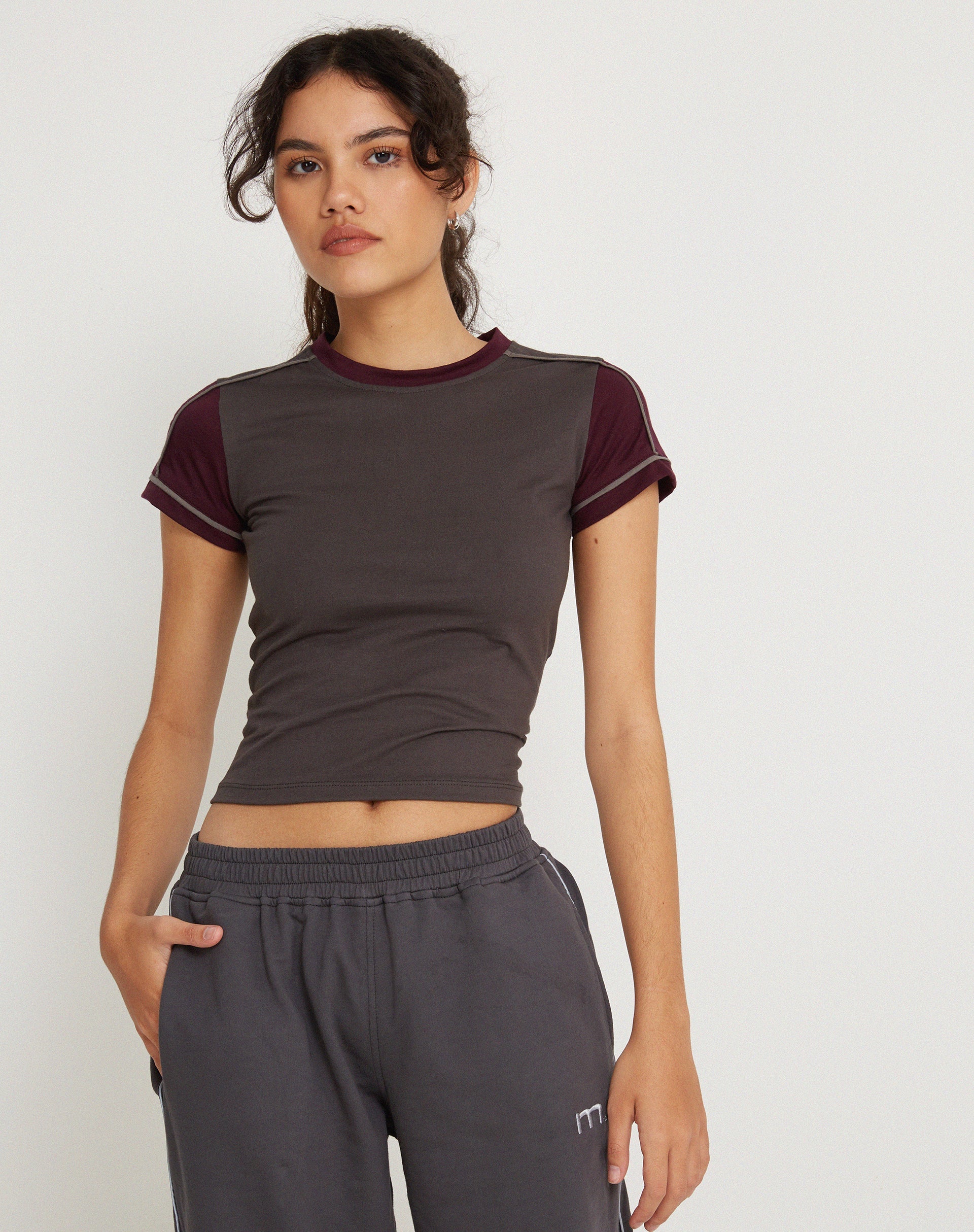 Bild von Sivan Tee in Beluga Oxblood Cloudburst