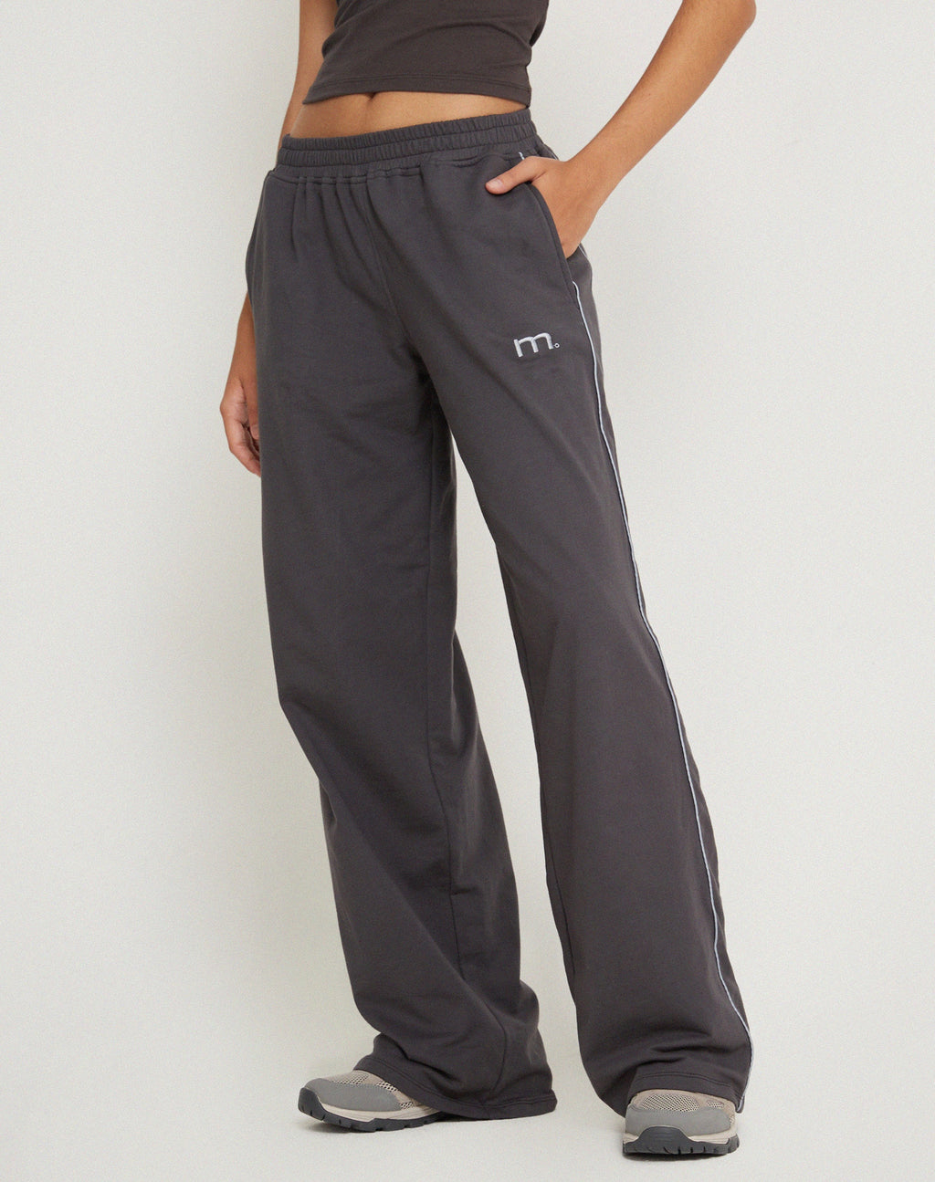 Benton Wide Leg Jogger in Beluga Grau