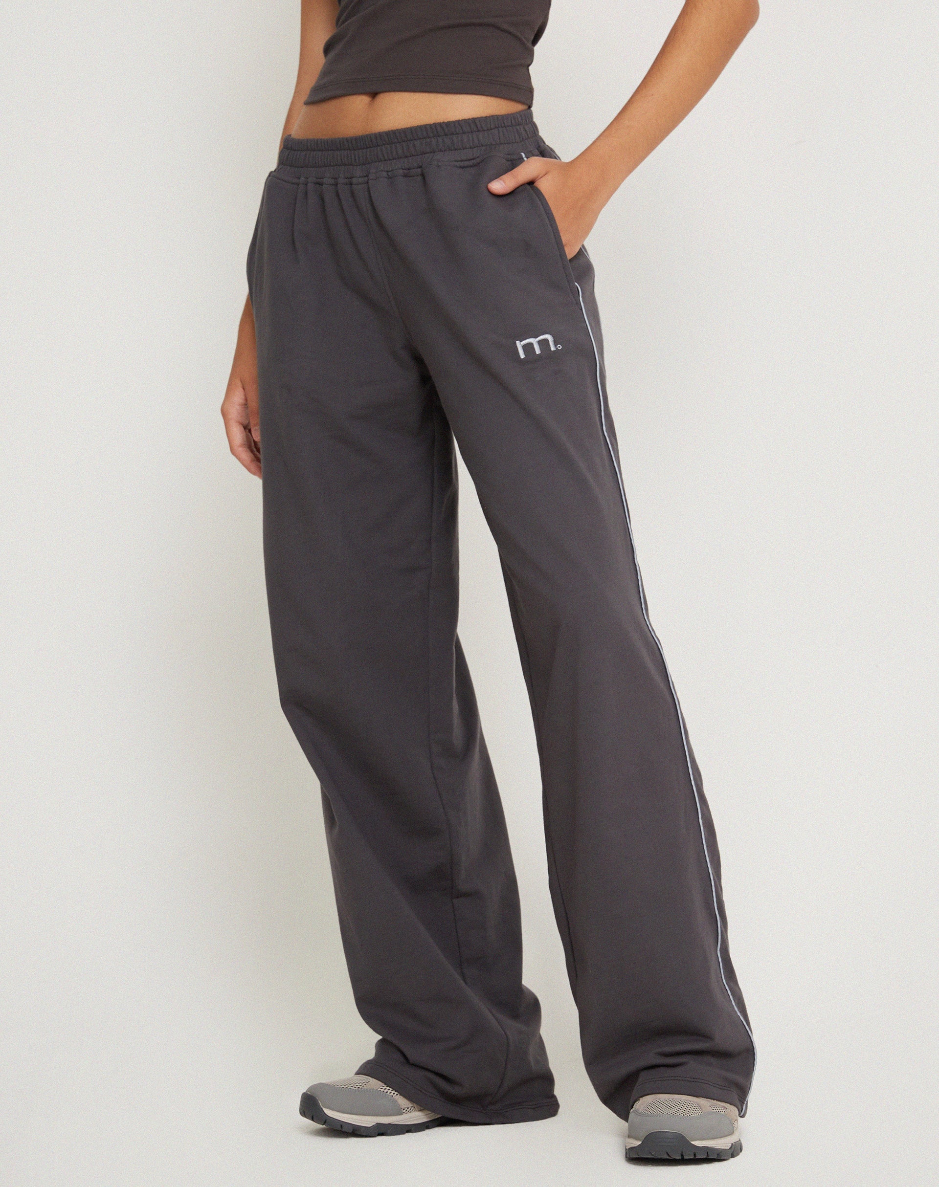 Abbildung der Benton Wide Leg Jogger in Beluga Grey