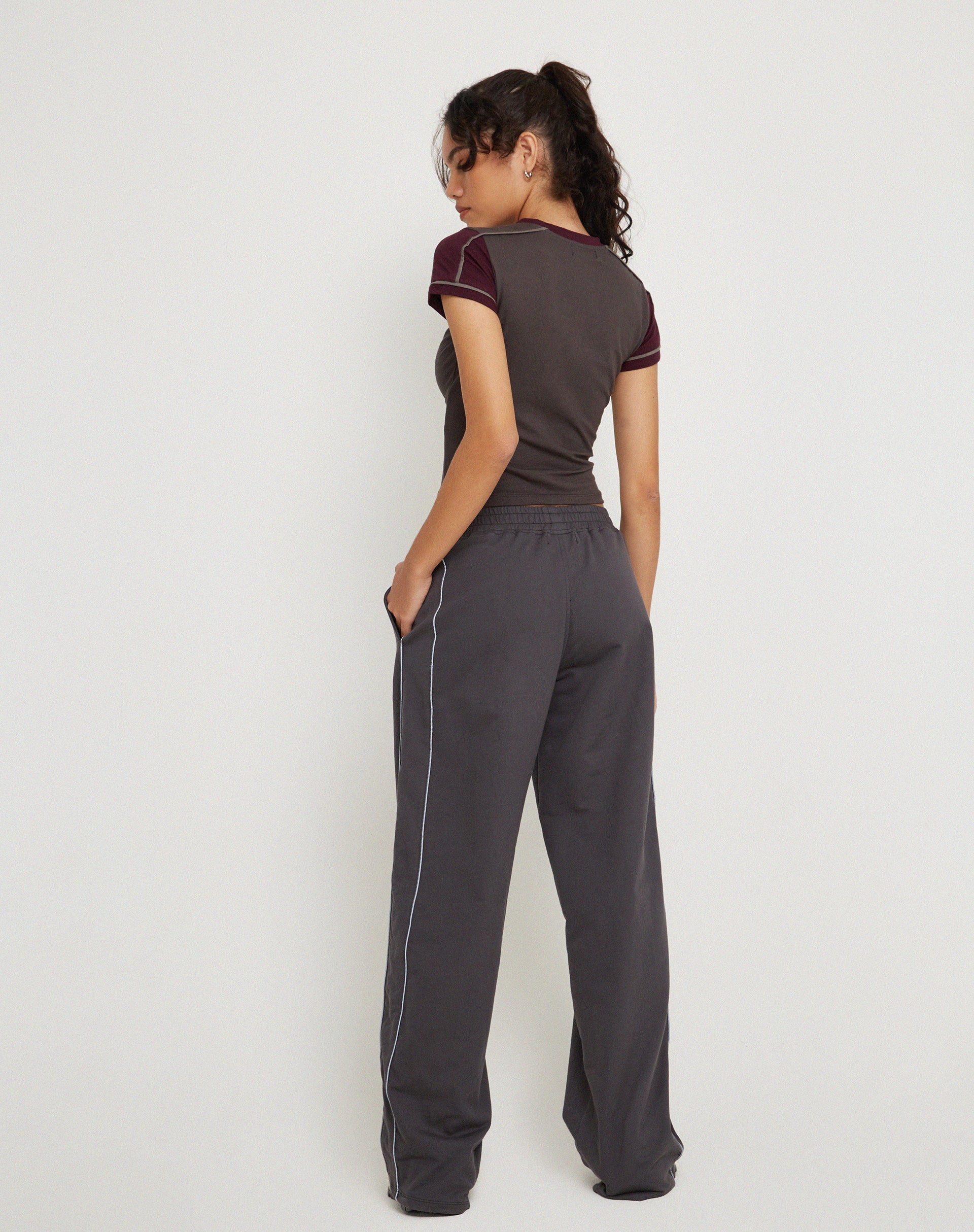 Bild von Sivan Tee in Beluga Oxblood Cloudburst